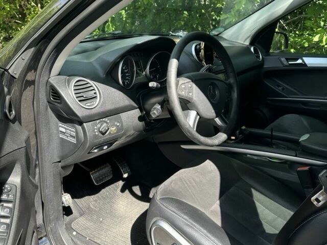 Черный Мерседес 280, объемом двигателя 3 л и пробегом 260 тыс. км за 8500 $, фото 9 на Automoto.ua