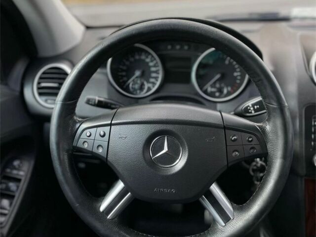 Черный Мерседес 280, объемом двигателя 3 л и пробегом 306 тыс. км за 11500 $, фото 12 на Automoto.ua