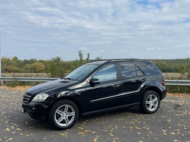 Черный Мерседес 280, объемом двигателя 3 л и пробегом 306 тыс. км за 11500 $, фото 2 на Automoto.ua