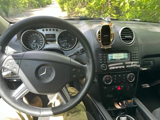 Черный Мерседес 280, объемом двигателя 3 л и пробегом 265 тыс. км за 8500 $, фото 7 на Automoto.ua