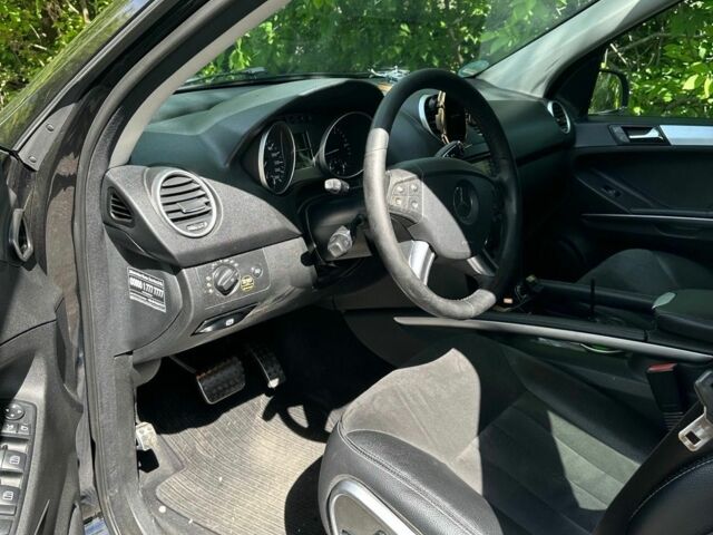 Черный Мерседес 280, объемом двигателя 3 л и пробегом 265 тыс. км за 8500 $, фото 6 на Automoto.ua