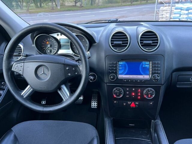 Черный Мерседес 280, объемом двигателя 3 л и пробегом 260 тыс. км за 6700 $, фото 10 на Automoto.ua