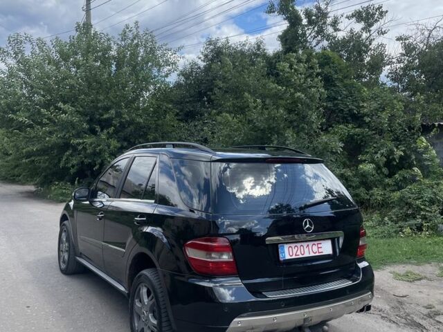 Черный Мерседес 280, объемом двигателя 3 л и пробегом 370 тыс. км за 7400 $, фото 2 на Automoto.ua