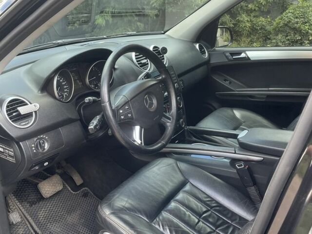 Черный Мерседес 280, объемом двигателя 3 л и пробегом 370 тыс. км за 7400 $, фото 3 на Automoto.ua