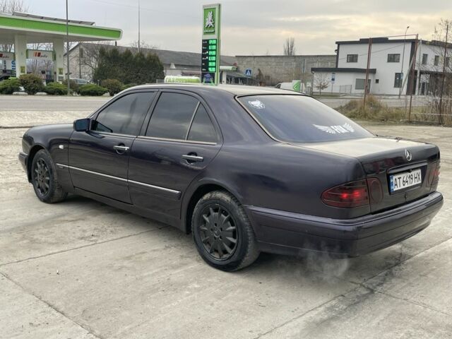 Фиолетовый Мерседес 280, объемом двигателя 2.8 л и пробегом 400 тыс. км за 2800 $, фото 5 на Automoto.ua