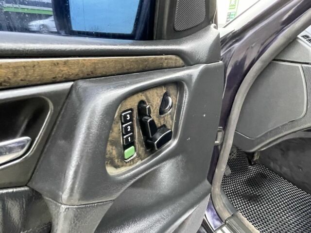 Фиолетовый Мерседес 280, объемом двигателя 2.8 л и пробегом 400 тыс. км за 2800 $, фото 12 на Automoto.ua