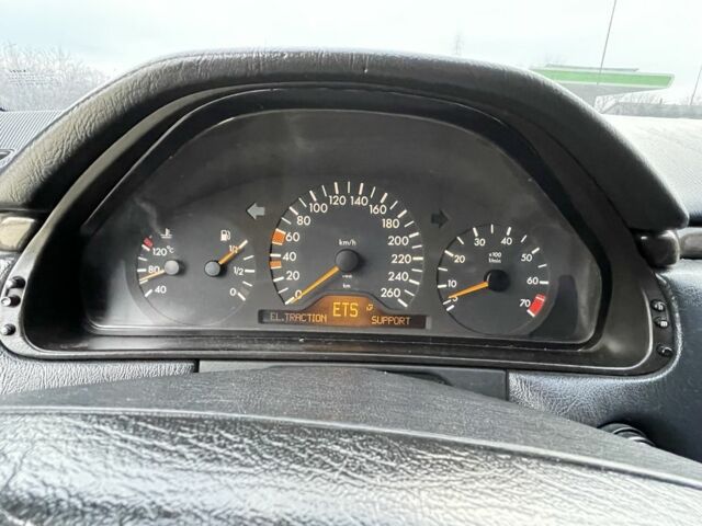 Фиолетовый Мерседес 280, объемом двигателя 2.8 л и пробегом 400 тыс. км за 2800 $, фото 14 на Automoto.ua