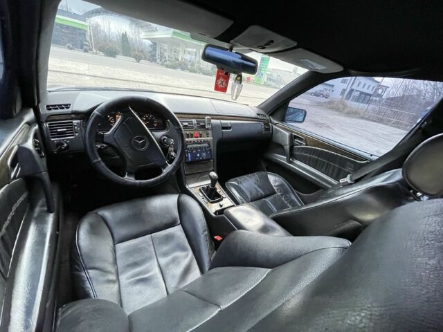 Фиолетовый Мерседес 280, объемом двигателя 2.8 л и пробегом 400 тыс. км за 2800 $, фото 9 на Automoto.ua