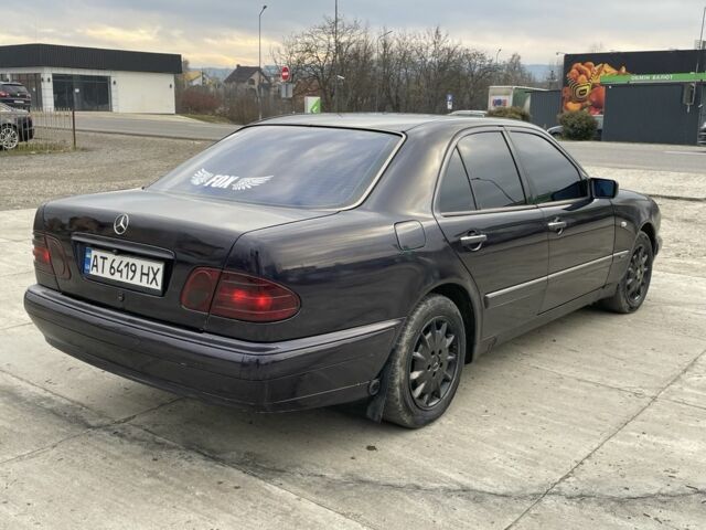 Фиолетовый Мерседес 280, объемом двигателя 2.8 л и пробегом 400 тыс. км за 2800 $, фото 7 на Automoto.ua