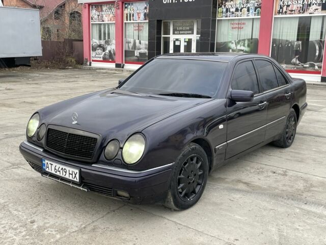 Фиолетовый Мерседес 280, объемом двигателя 2.8 л и пробегом 400 тыс. км за 2800 $, фото 3 на Automoto.ua