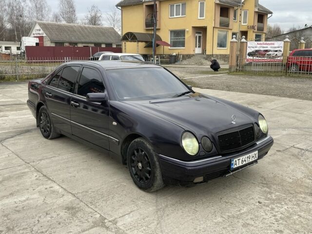 Фиолетовый Мерседес 280, объемом двигателя 2.8 л и пробегом 400 тыс. км за 2800 $, фото 1 на Automoto.ua