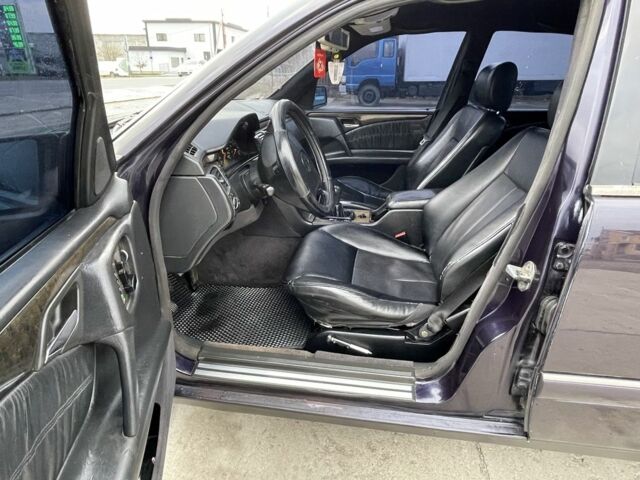 Фиолетовый Мерседес 280, объемом двигателя 2.8 л и пробегом 400 тыс. км за 2800 $, фото 10 на Automoto.ua