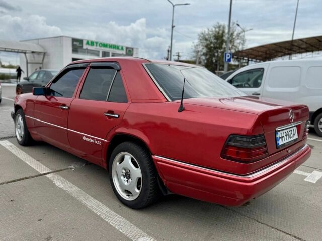 Красный Мерседес 280, объемом двигателя 2.8 л и пробегом 402 тыс. км за 3442 $, фото 5 на Automoto.ua