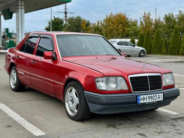 Красный Мерседес 280, объемом двигателя 2.8 л и пробегом 402 тыс. км за 3442 $, фото 4 на Automoto.ua