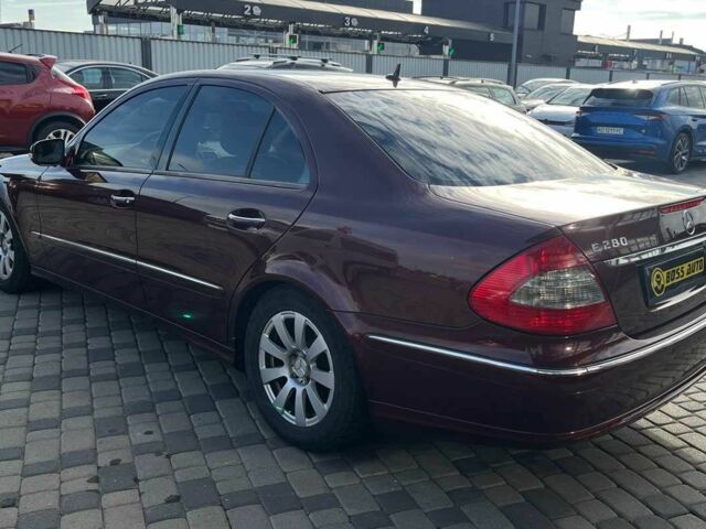 Красный Мерседес 280, объемом двигателя 3 л и пробегом 405 тыс. км за 7500 $, фото 4 на Automoto.ua