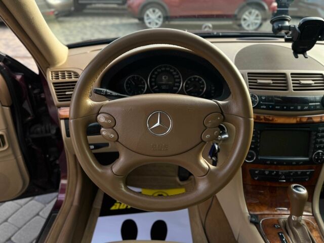 Красный Мерседес 280, объемом двигателя 3 л и пробегом 405 тыс. км за 7500 $, фото 9 на Automoto.ua