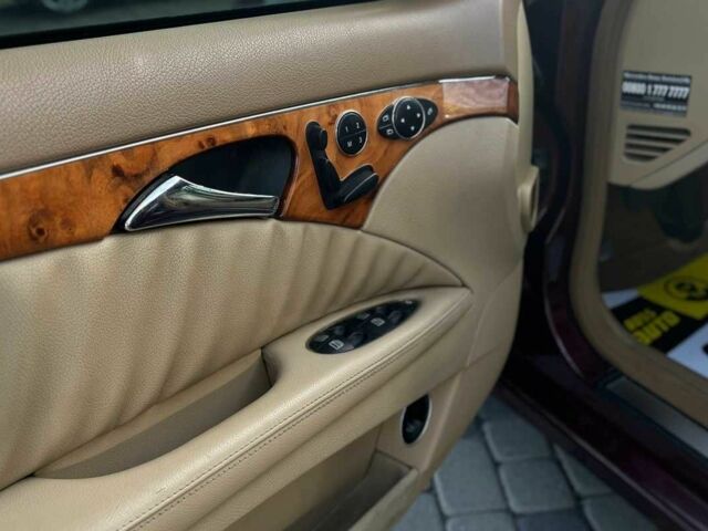 Красный Мерседес 280, объемом двигателя 3 л и пробегом 405 тыс. км за 7500 $, фото 18 на Automoto.ua