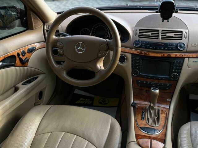 Красный Мерседес 280, объемом двигателя 3 л и пробегом 405 тыс. км за 7500 $, фото 20 на Automoto.ua