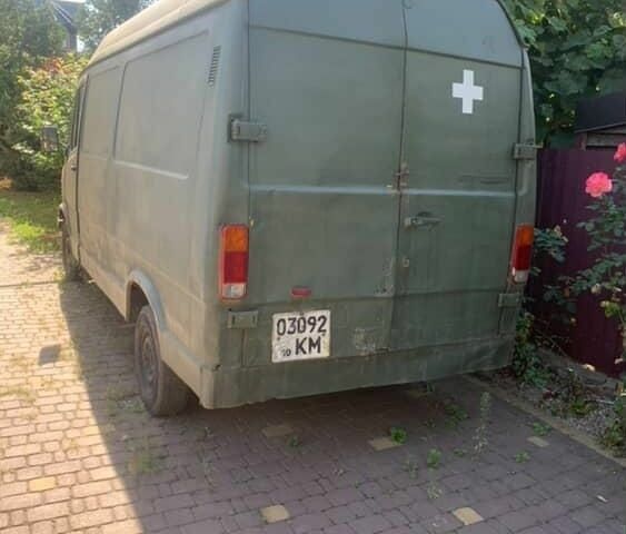 Желтый Мерседес 280, объемом двигателя 2.5 л и пробегом 235 тыс. км за 2200 $, фото 5 на Automoto.ua