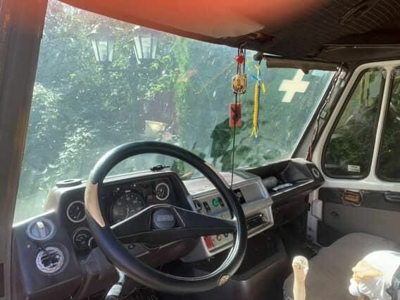 Желтый Мерседес 280, объемом двигателя 2.5 л и пробегом 235 тыс. км за 2200 $, фото 4 на Automoto.ua