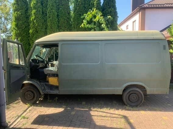 Желтый Мерседес 280, объемом двигателя 2.5 л и пробегом 235 тыс. км за 2200 $, фото 6 на Automoto.ua