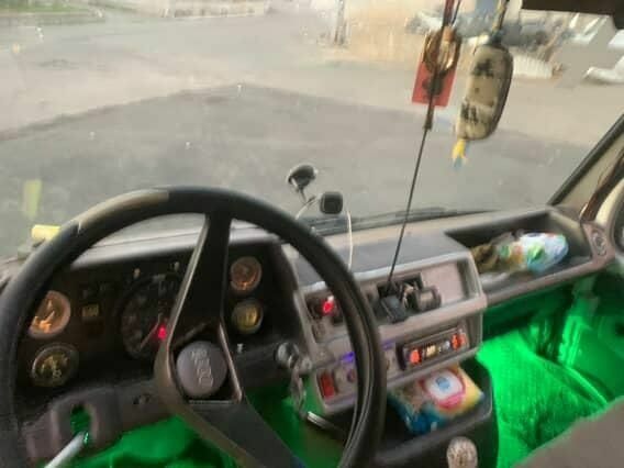 Желтый Мерседес 280, объемом двигателя 2.5 л и пробегом 235 тыс. км за 2200 $, фото 3 на Automoto.ua