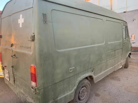 Желтый Мерседес 280, объемом двигателя 2.5 л и пробегом 235 тыс. км за 2200 $, фото 1 на Automoto.ua