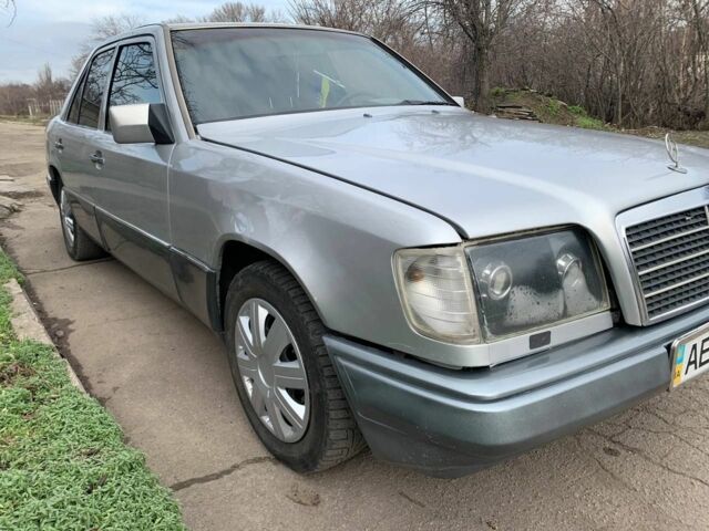 Серый Мерседес 280, объемом двигателя 3 л и пробегом 330 тыс. км за 1999 $, фото 2 на Automoto.ua