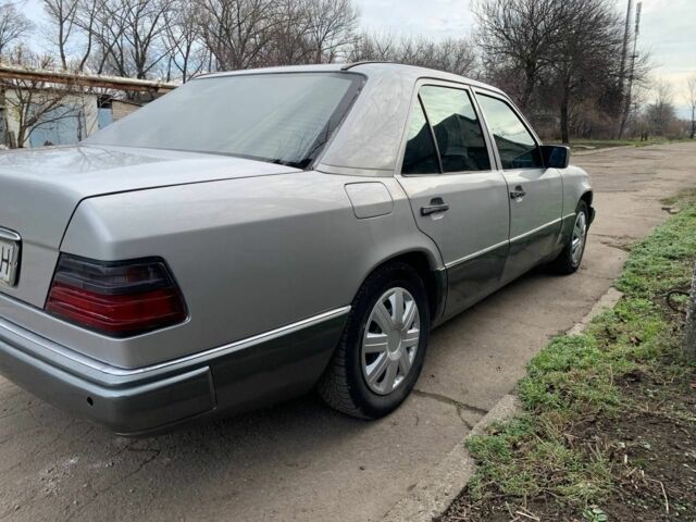 Серый Мерседес 280, объемом двигателя 3 л и пробегом 330 тыс. км за 1999 $, фото 4 на Automoto.ua