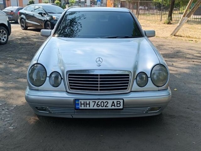 Серый Мерседес 280, объемом двигателя 2.8 л и пробегом 417 тыс. км за 4600 $, фото 3 на Automoto.ua