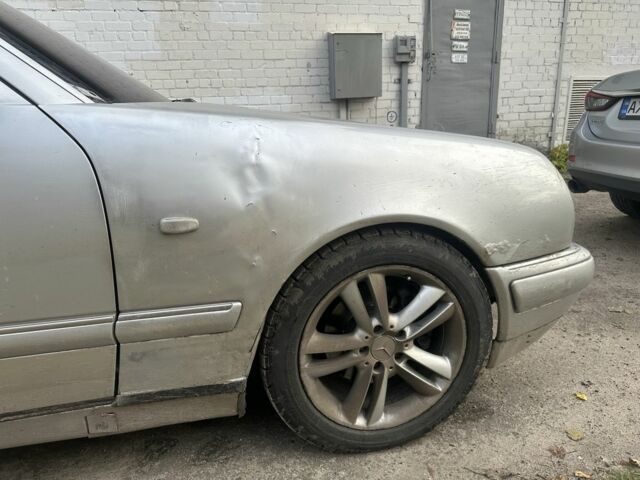 Серый Мерседес 280, объемом двигателя 2.8 л и пробегом 300 тыс. км за 1700 $, фото 3 на Automoto.ua