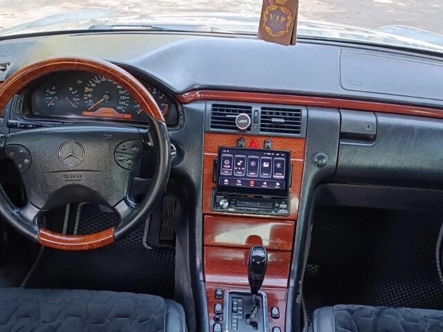 Серый Мерседес 280, объемом двигателя 2.8 л и пробегом 417 тыс. км за 4600 $, фото 9 на Automoto.ua