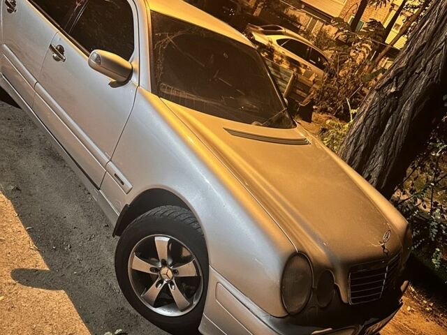 Сірий Мерседес 280, об'ємом двигуна 2.8 л та пробігом 1 тис. км за 3950 $, фото 11 на Automoto.ua