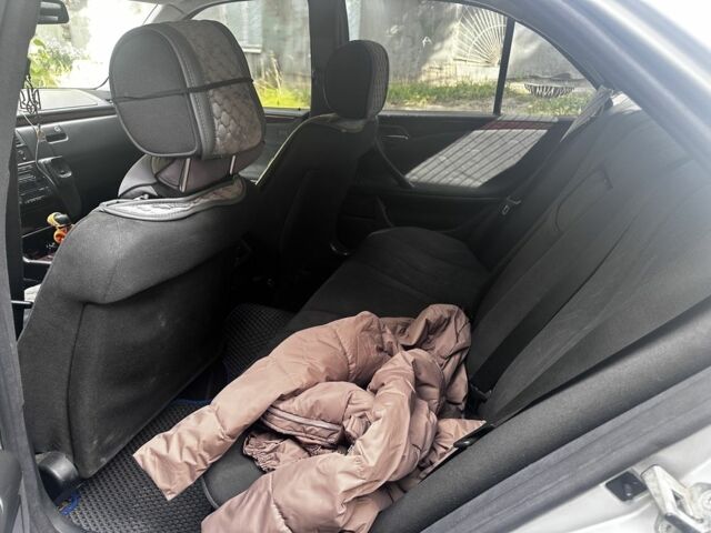 Сірий Мерседес 280, об'ємом двигуна 2.8 л та пробігом 1 тис. км за 3950 $, фото 7 на Automoto.ua