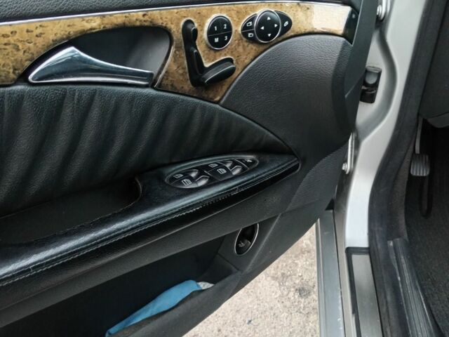 Серый Мерседес 280, объемом двигателя 2.7 л и пробегом 350 тыс. км за 6600 $, фото 6 на Automoto.ua