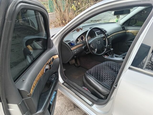 Серый Мерседес 280, объемом двигателя 2.7 л и пробегом 350 тыс. км за 6600 $, фото 5 на Automoto.ua