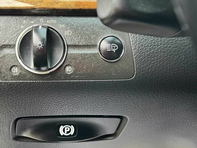 Серый Мерседес 280, объемом двигателя 3.2 л и пробегом 275 тыс. км за 8700 $, фото 12 на Automoto.ua