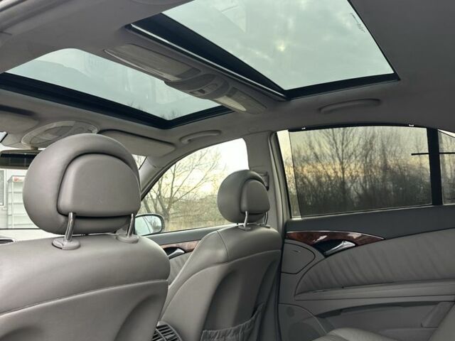 Серый Мерседес 280, объемом двигателя 2.7 л и пробегом 325 тыс. км за 4200 $, фото 5 на Automoto.ua