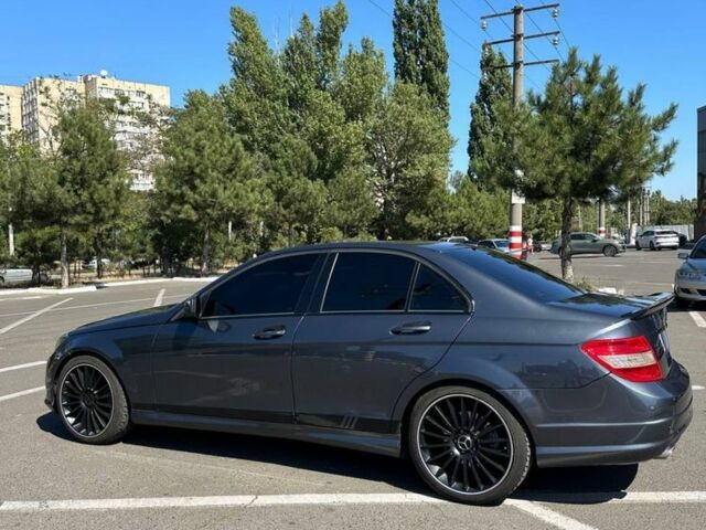 Серый Мерседес 280, объемом двигателя 3 л и пробегом 198 тыс. км за 8600 $, фото 2 на Automoto.ua