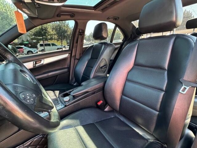 Серый Мерседес 280, объемом двигателя 3 л и пробегом 198 тыс. км за 8600 $, фото 6 на Automoto.ua