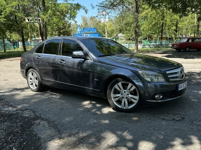 Серый Мерседес 280, объемом двигателя 3 л и пробегом 257 тыс. км за 9200 $, фото 2 на Automoto.ua