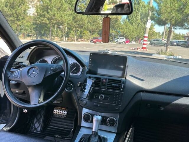 Серый Мерседес 280, объемом двигателя 3 л и пробегом 198 тыс. км за 8600 $, фото 5 на Automoto.ua