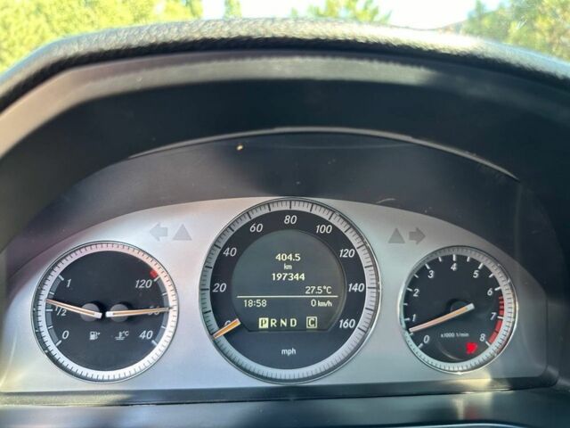 Серый Мерседес 280, объемом двигателя 3 л и пробегом 198 тыс. км за 8600 $, фото 7 на Automoto.ua