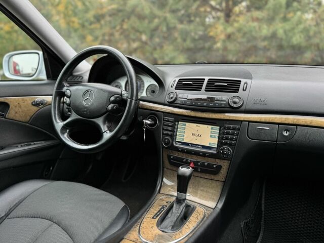 Сірий Мерседес 280, об'ємом двигуна 3 л та пробігом 351 тис. км за 8990 $, фото 15 на Automoto.ua