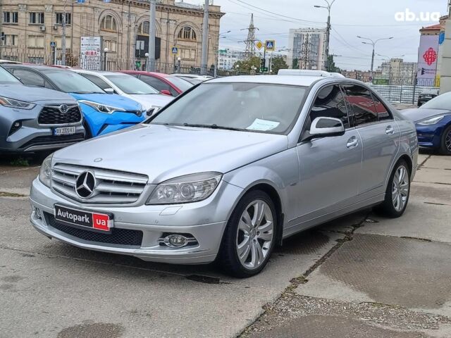Сірий Мерседес 280, об'ємом двигуна 3 л та пробігом 305 тис. км за 8690 $, фото 2 на Automoto.ua