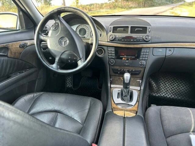 Серый Мерседес 280, объемом двигателя 3.2 л и пробегом 350 тыс. км за 2700 $, фото 6 на Automoto.ua