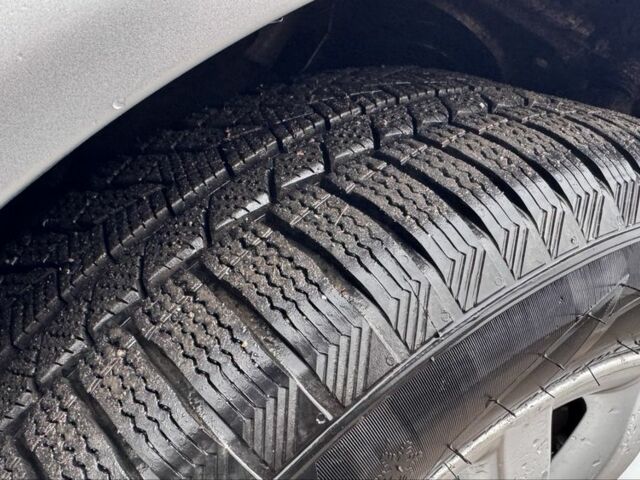 Серый Мерседес 280, объемом двигателя 3 л и пробегом 342 тыс. км за 3200 $, фото 9 на Automoto.ua