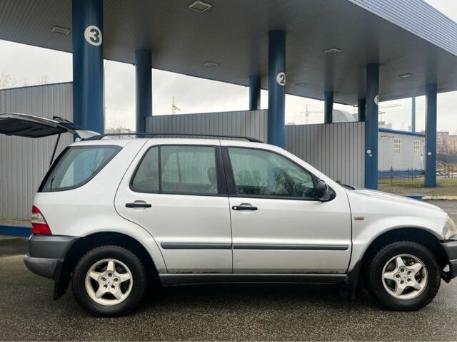 Серый Мерседес 280, объемом двигателя 0 л и пробегом 257 тыс. км за 3250 $, фото 2 на Automoto.ua