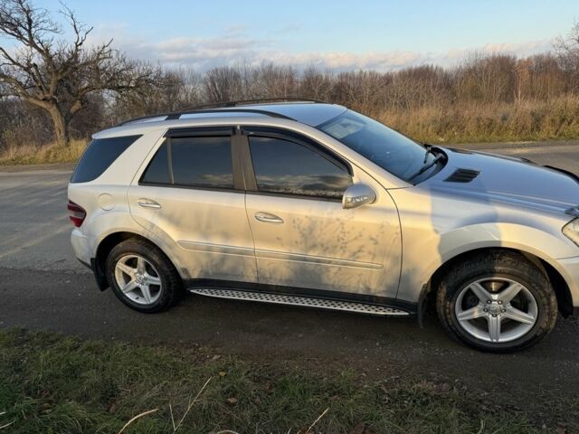 Серый Мерседес 280, объемом двигателя 3 л и пробегом 220 тыс. км за 13500 $, фото 3 на Automoto.ua