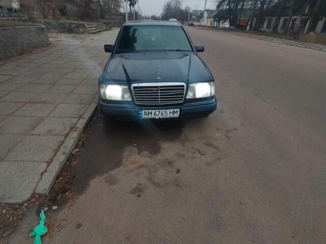 Синій Мерседес 280, об'ємом двигуна 2.8 л та пробігом 330 тис. км за 2750 $, фото 3 на Automoto.ua